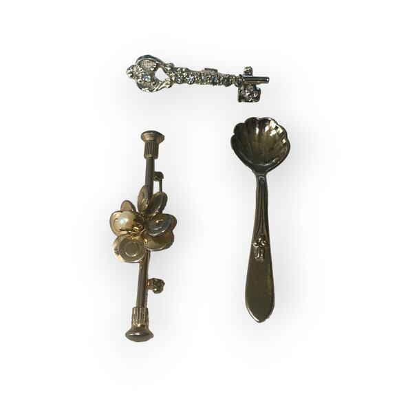 Vintage lot of 7 brooches pins EUC - Picture 2 of 3